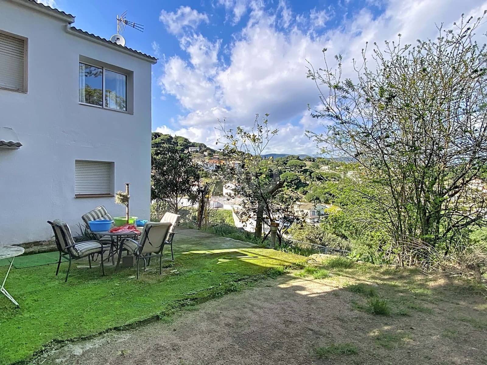 Casa de 6 habitaciones en Barcelona ciudad en venta - 300.000 € (Ref: 9988821)