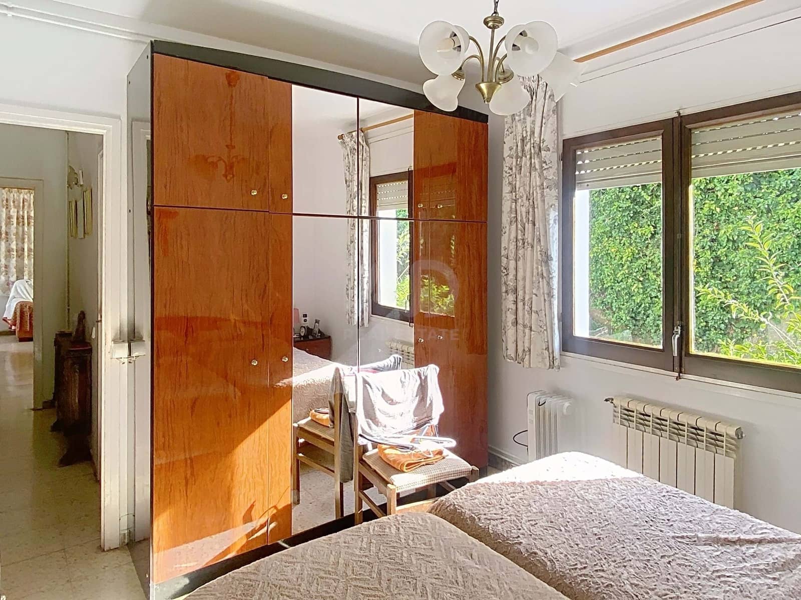 Casa de 6 habitaciones en Barcelona ciudad en venta - 300.000 € (Ref: 9988821)