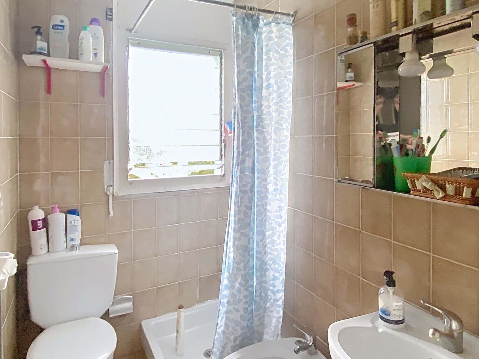 Casa de 6 habitaciones en Barcelona ciudad en venta - 300.000 € (Ref: 9988821)