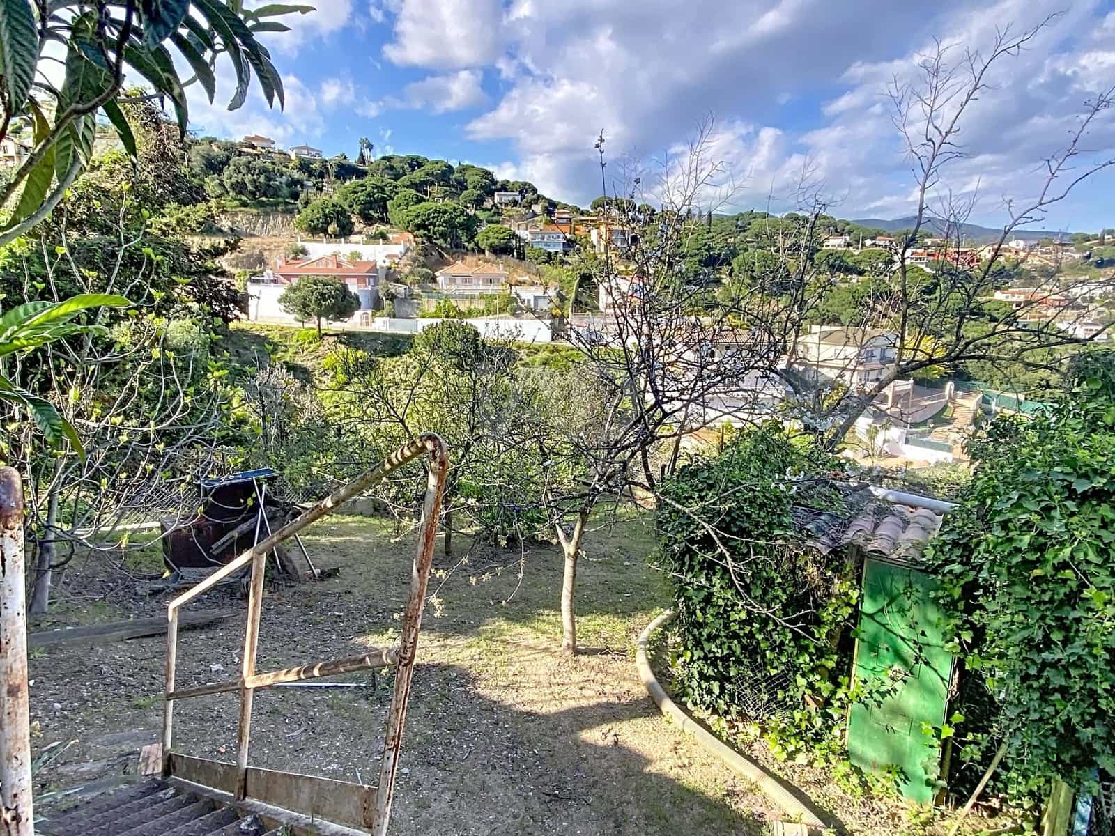 Casa de 6 habitaciones en Barcelona ciudad en venta - 300.000 € (Ref: 9988821)