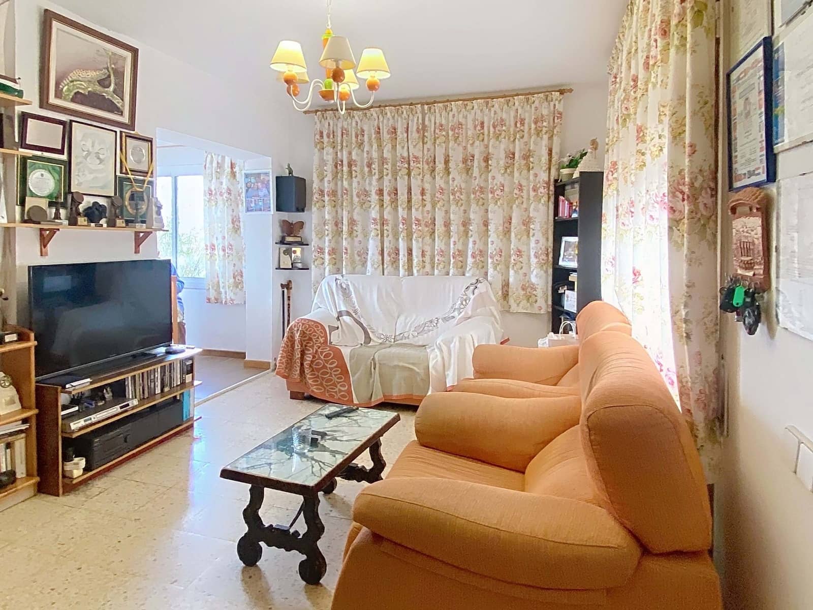Casa de 6 habitaciones en Barcelona ciudad en venta - 300.000 € (Ref: 9988821)