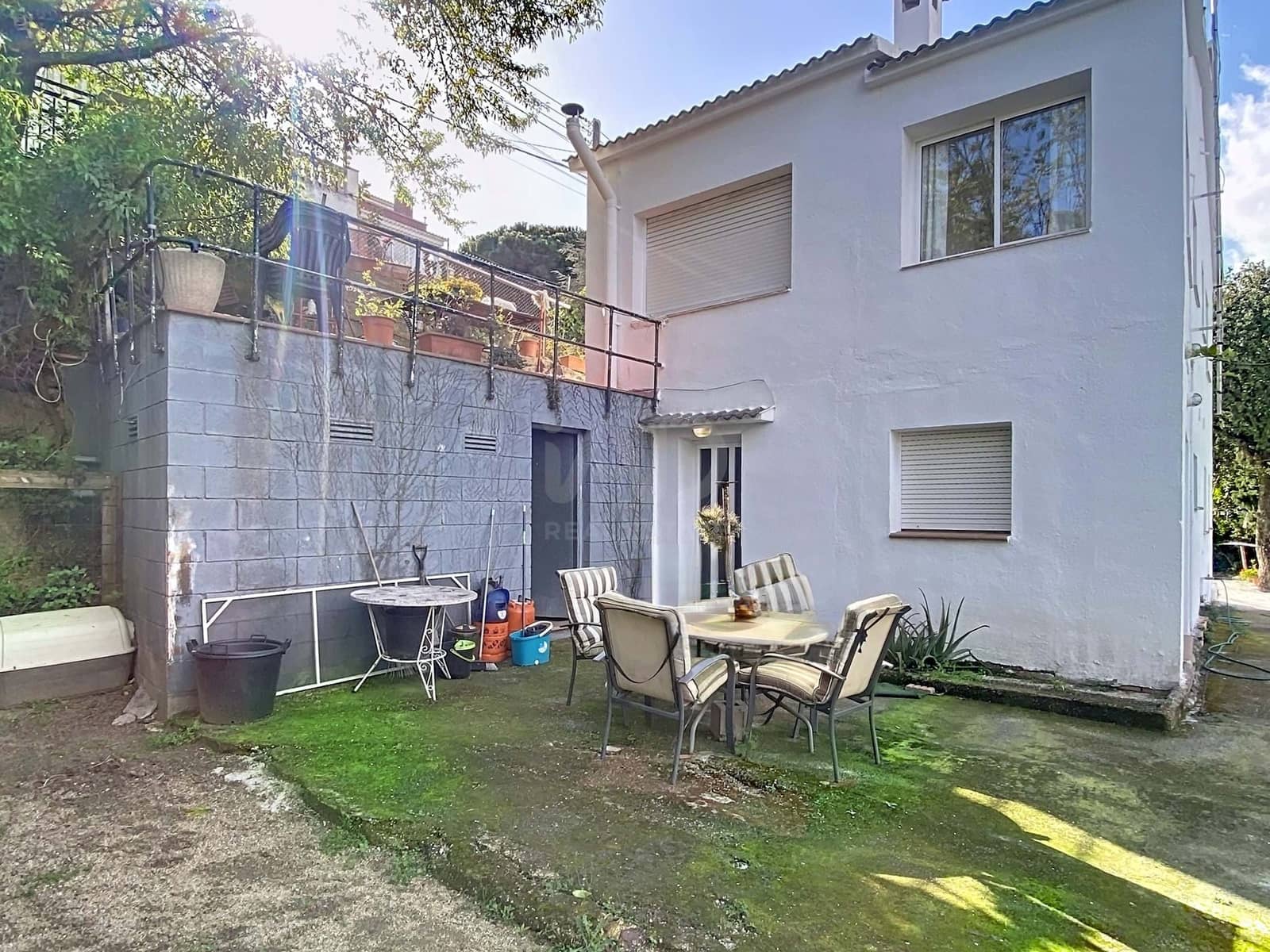 Casa de 6 habitaciones en Barcelona ciudad en venta - 300.000 € (Ref: 9988821)