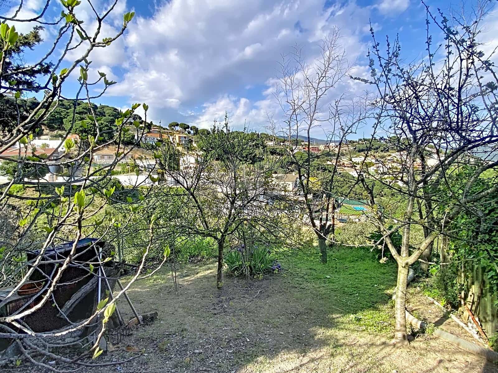 Casa de 6 habitaciones en Barcelona ciudad en venta - 300.000 € (Ref: 9988821)