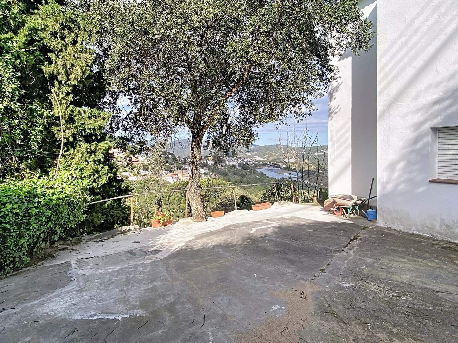 Casa de 6 habitaciones en Barcelona ciudad en venta - 300.000 € (Ref: 9988821)