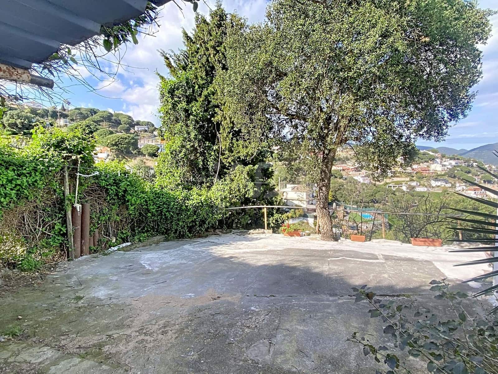 Casa de 6 habitaciones en Barcelona ciudad en venta - 300.000 € (Ref: 9988821)