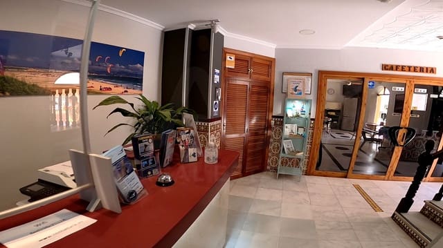 Kommersiell til salgs i Cádiz by - € 1 850 000 (Ref: 9988830)