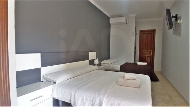 Kommersiell til salgs i Cádiz by - € 1 850 000 (Ref: 9988830)