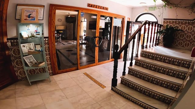 Kommersiell til salgs i Cádiz by - € 1 850 000 (Ref: 9988830)