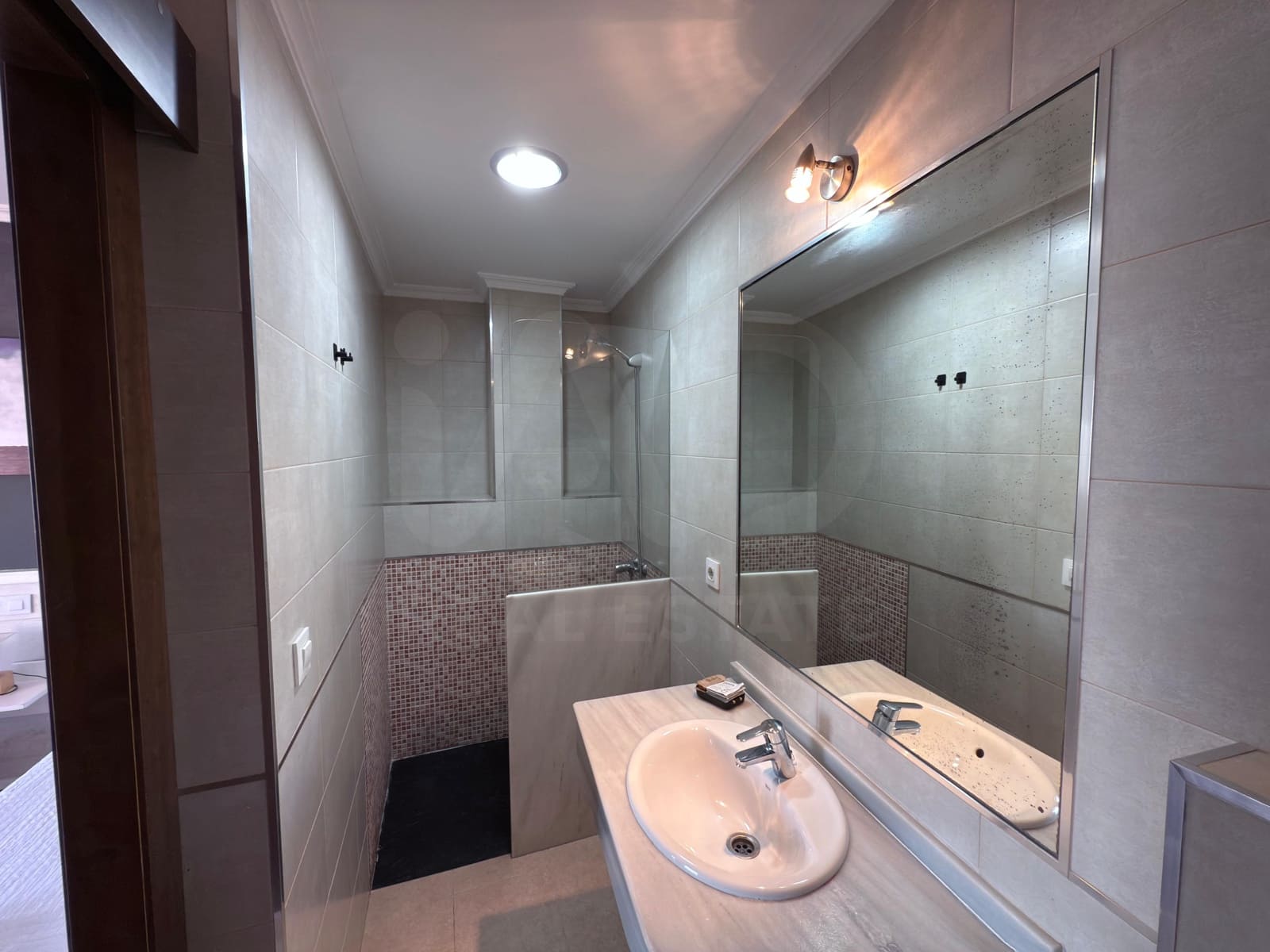 Local Comercial en Cádiz ciudad en venta - 1.850.000 € (Ref: 9988830)