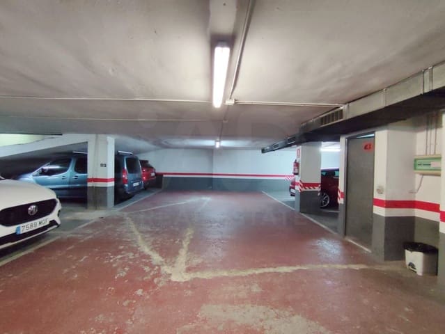 Garaje en L'Hospitalet de Llobregat en venta - 9.500 € (Ref: 9988833)