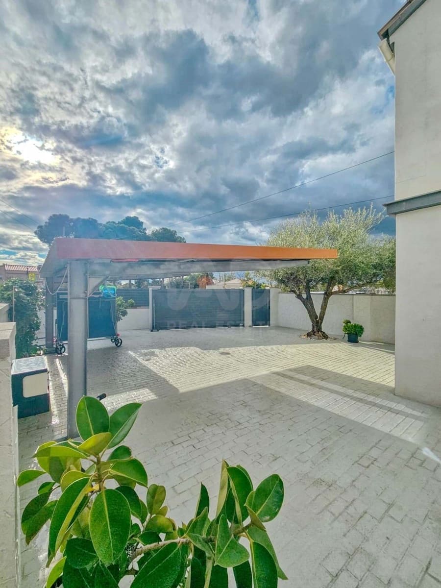 4 bedroom Villa for sale in Almassora / Almazora with pool garage - € 350,000 (Ref: 9988837)