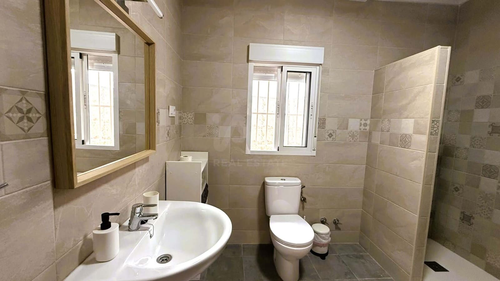 Casa de 7 habitaciones en Cádiz ciudad en venta - 726.000 € (Ref: 9988843)