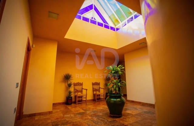 Chalet de 6 habitaciones en Cádiz ciudad en venta con piscina - 750.000 € (Ref: 9988846)