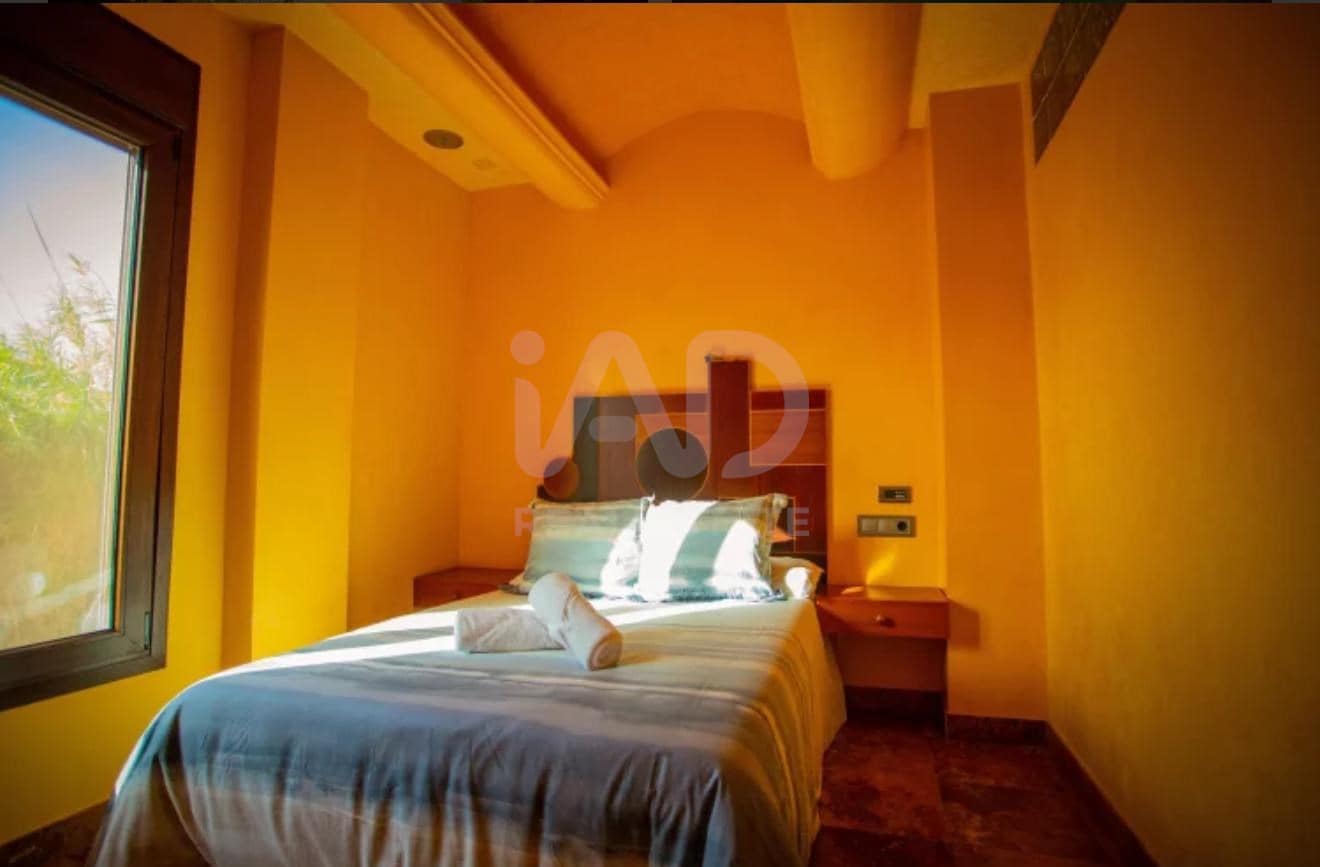 Chalet de 6 habitaciones en Cádiz ciudad en venta con piscina - 750.000 € (Ref: 9988846)