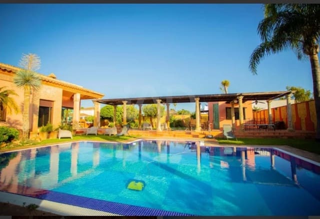 Chalet de 6 habitaciones en Cádiz ciudad en venta con piscina - 750.000 € (Ref: 9988846)