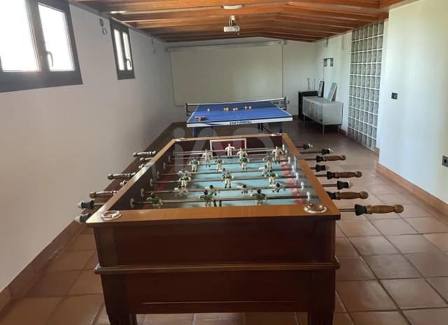 Chalet de 6 habitaciones en Cádiz ciudad en venta con piscina - 750.000 € (Ref: 9988846)