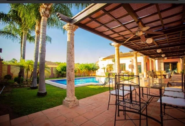 Chalet de 6 habitaciones en Cádiz ciudad en venta con piscina - 750.000 € (Ref: 9988846)