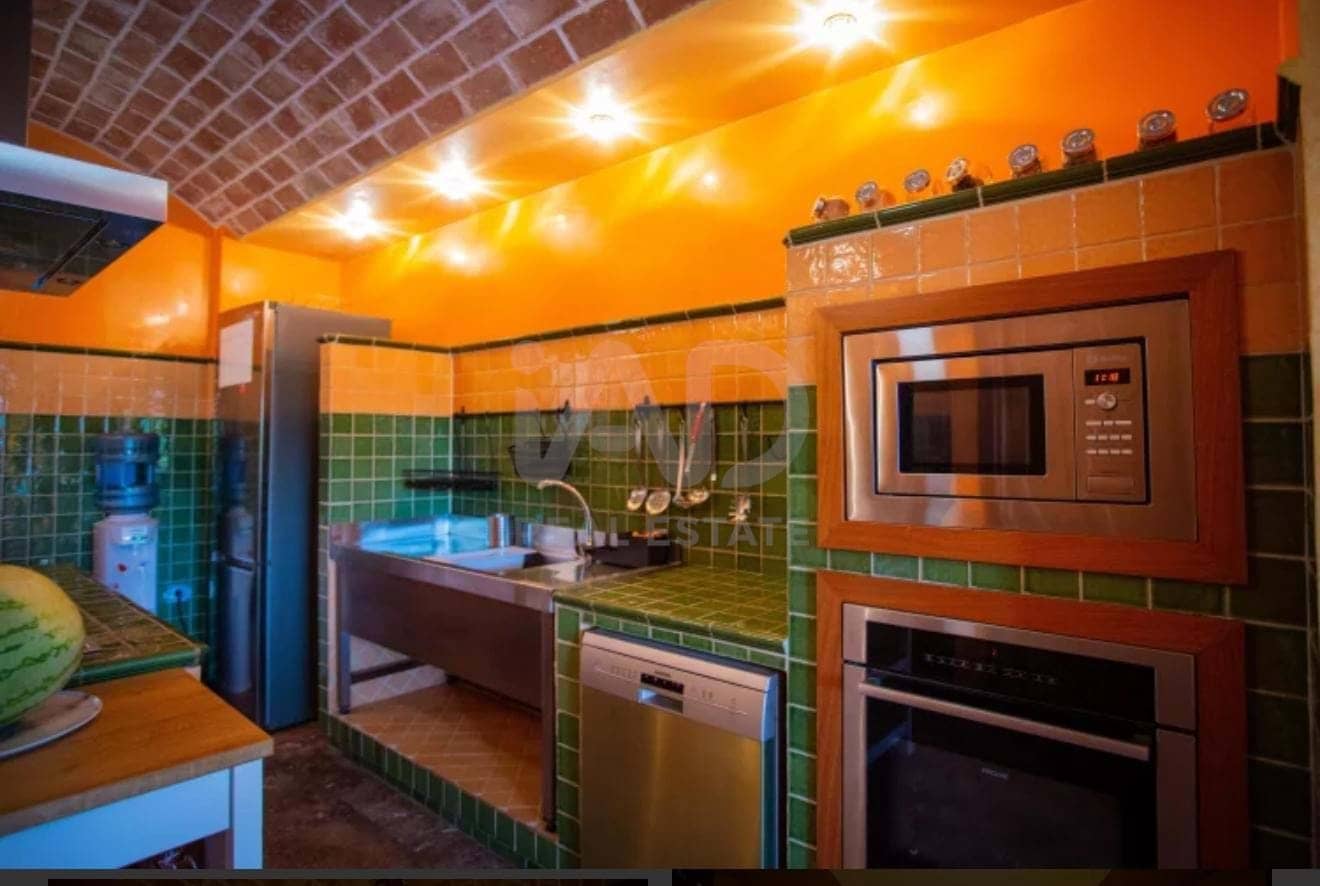Chalet de 6 habitaciones en Cádiz ciudad en venta con piscina - 750.000 € (Ref: 9988846)