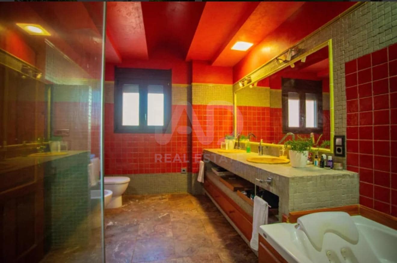 Chalet de 6 habitaciones en Cádiz ciudad en venta con piscina - 750.000 € (Ref: 9988846)