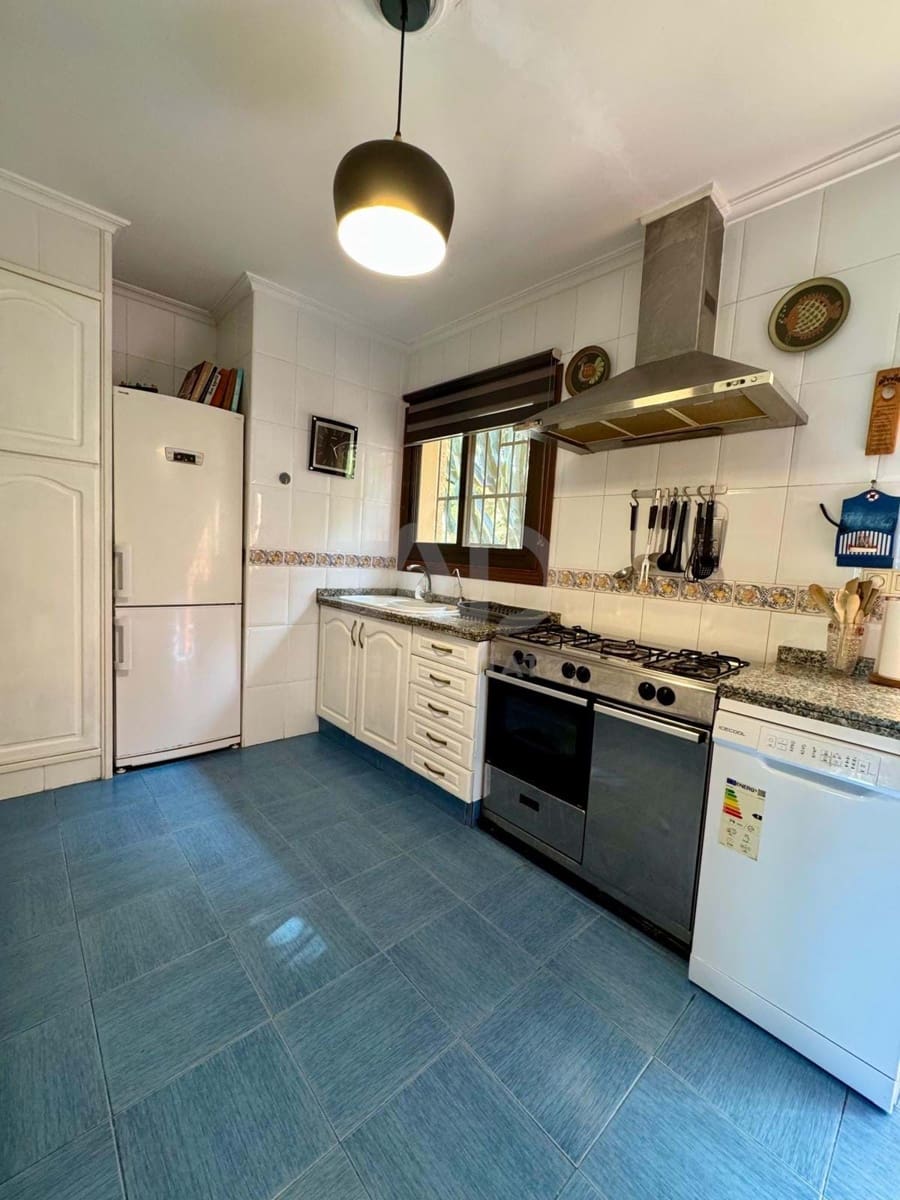 4 sypialnia Dom na sprzedaż w Miasto Alicante / Alacant z basenem garażem - 465 000 € (Ref: 9988867)