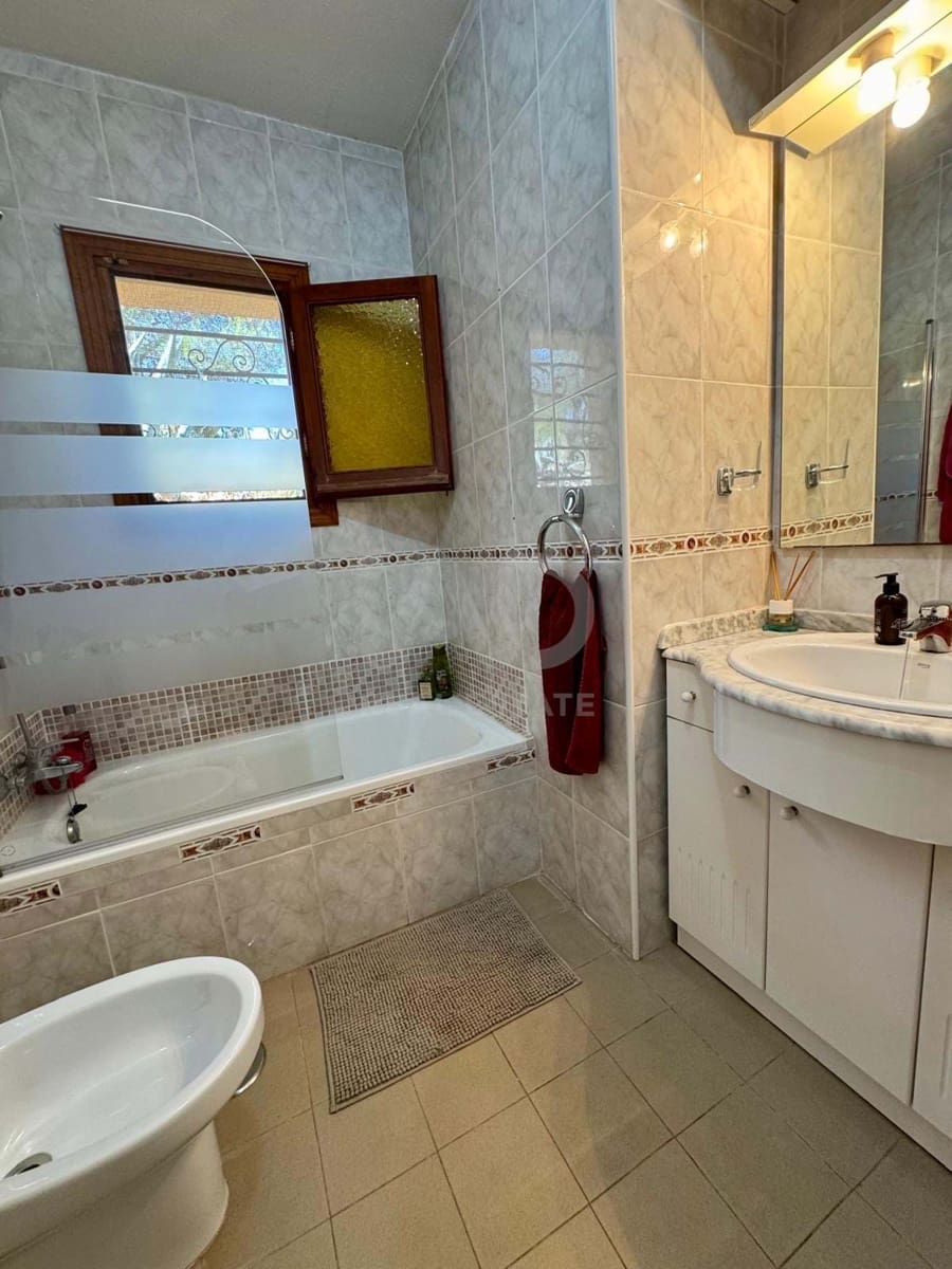 4 sypialnia Dom na sprzedaż w Miasto Alicante / Alacant z basenem garażem - 465 000 € (Ref: 9988867)