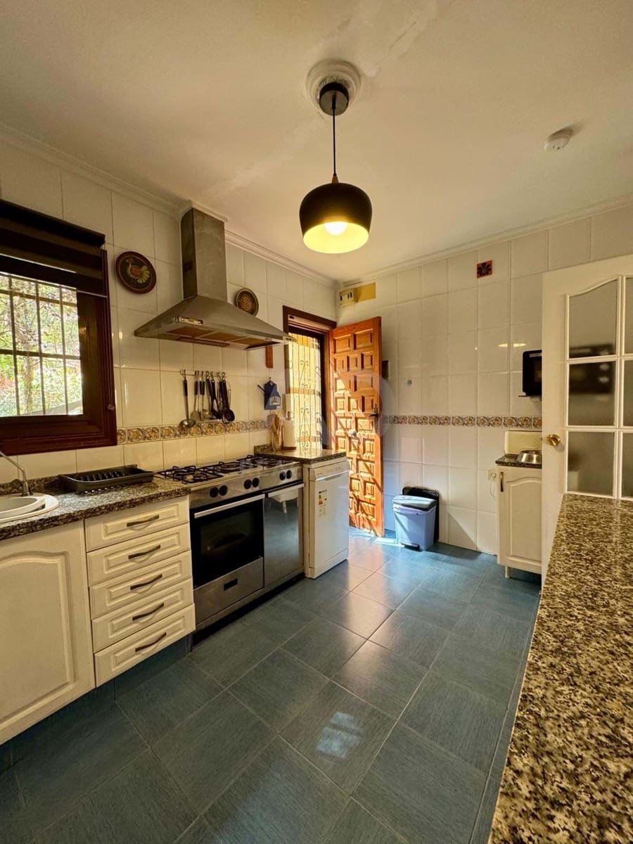 4 sypialnia Dom na sprzedaż w Miasto Alicante / Alacant z basenem garażem - 465 000 € (Ref: 9988867)