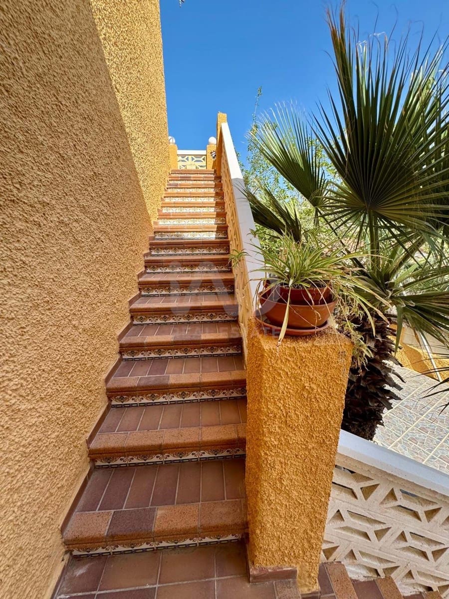 4 sypialnia Dom na sprzedaż w Miasto Alicante / Alacant z basenem garażem - 465 000 € (Ref: 9988867)
