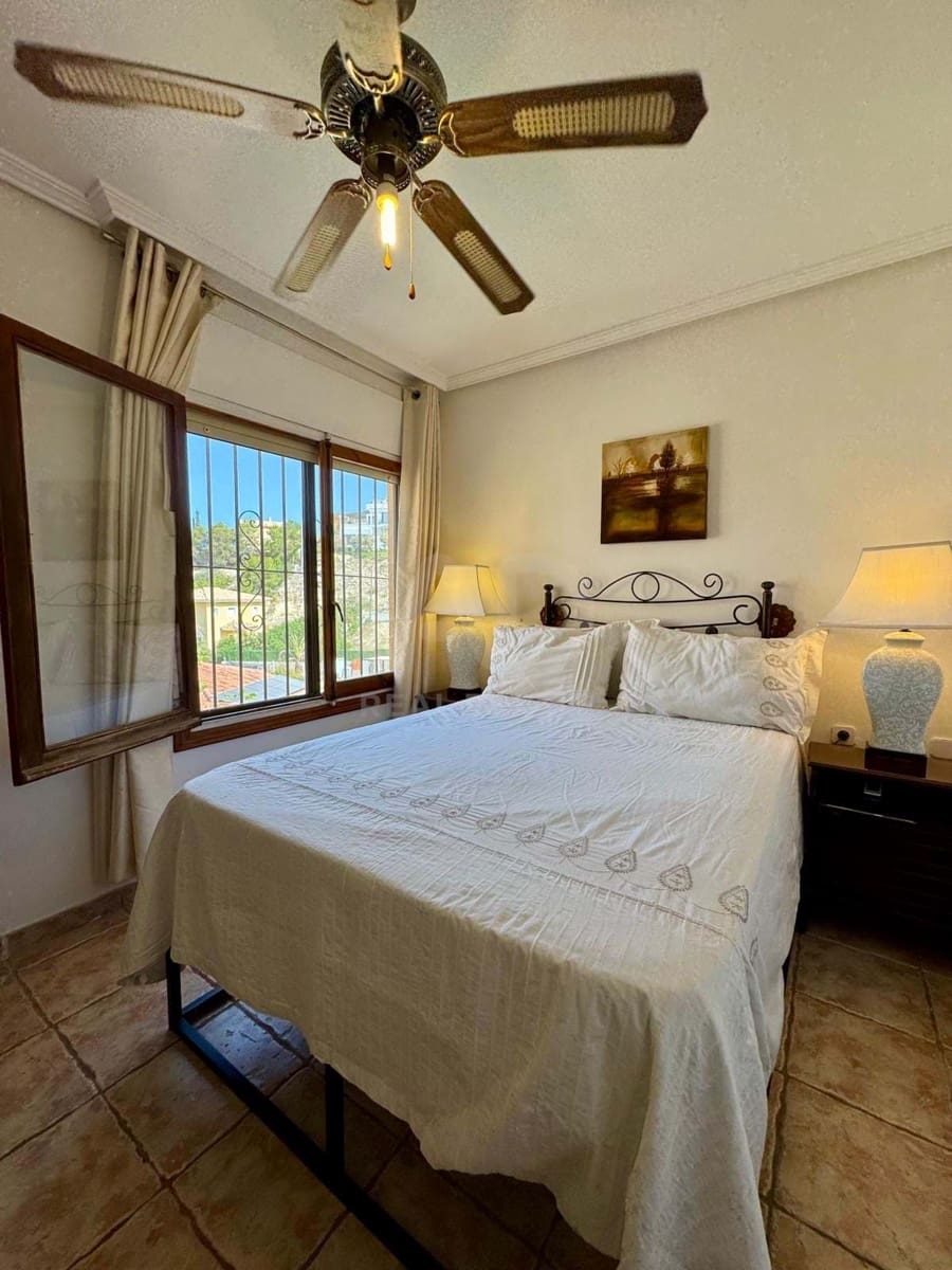 4 sypialnia Dom na sprzedaż w Miasto Alicante / Alacant z basenem garażem - 465 000 € (Ref: 9988867)