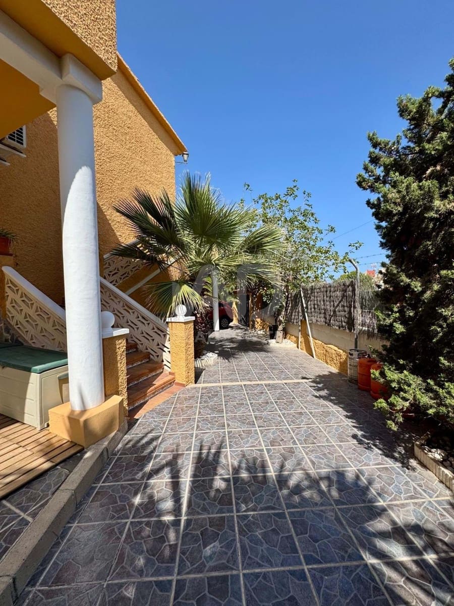 4 sypialnia Dom na sprzedaż w Miasto Alicante / Alacant z basenem garażem - 465 000 € (Ref: 9988867)