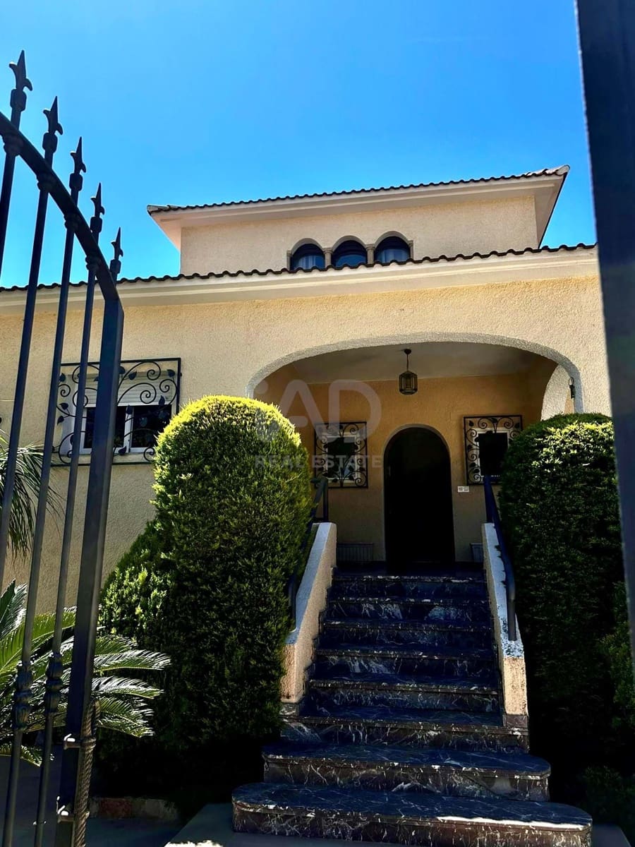 5 soverom Villa til salgs i Benidorm med svømmebasseng garasje - € 895 000 (Ref: 9988873)