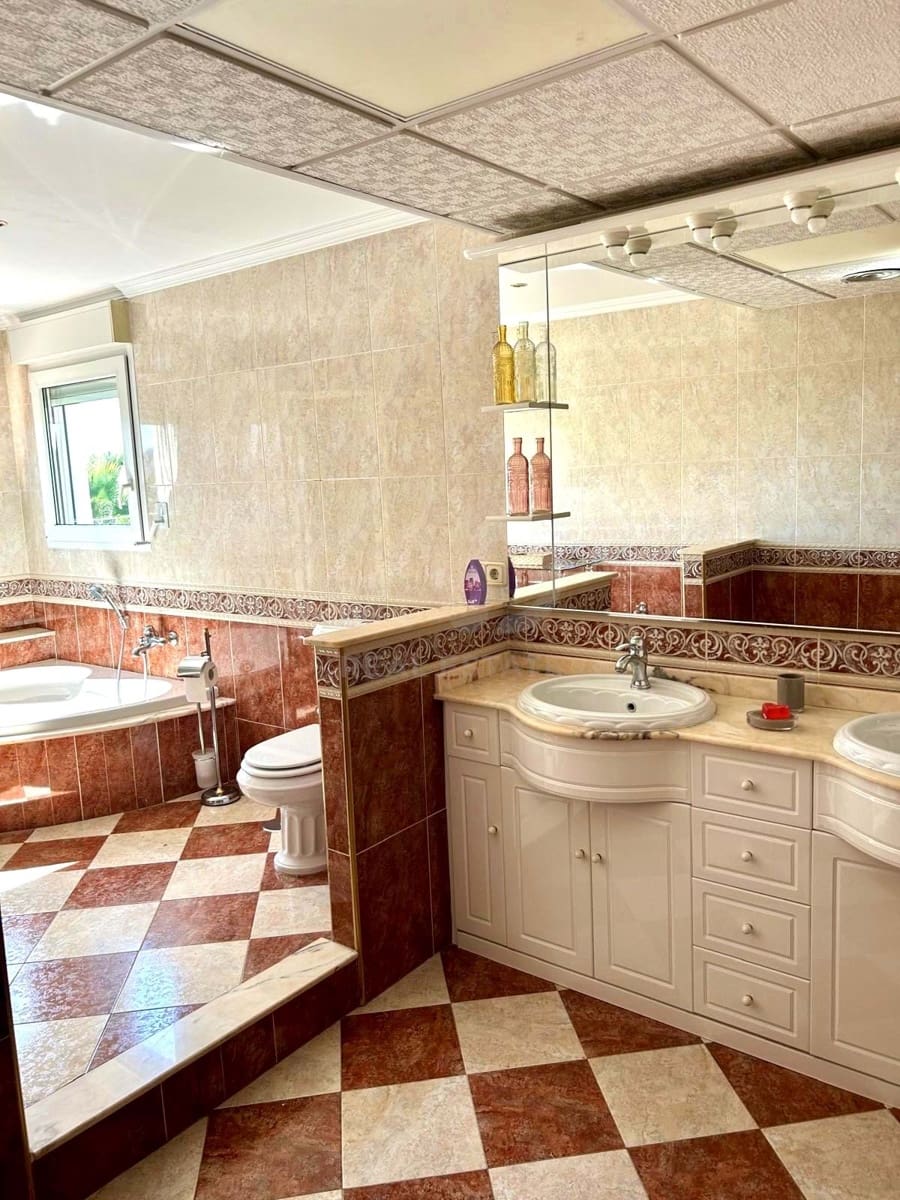 5 soverom Villa til salgs i Benidorm med svømmebasseng garasje - € 895 000 (Ref: 9988873)
