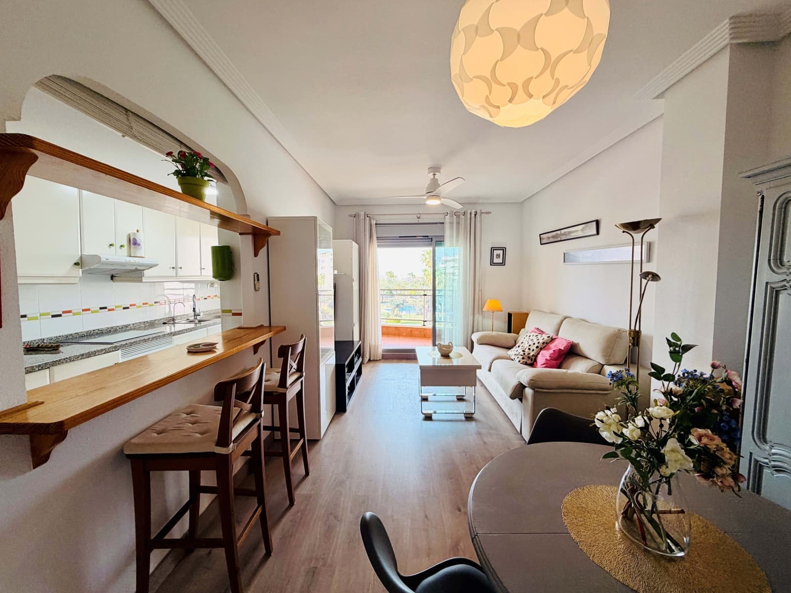 1 makuuhuone Huoneisto myytävänä paikassa Arenales del Sol mukana uima-altaan 
autotalli - 235 000 € (Ref: 9988879)
