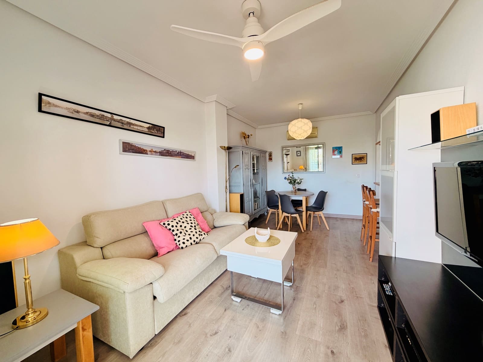 1 makuuhuone Huoneisto myytävänä paikassa Arenales del Sol mukana uima-altaan 
autotalli - 235 000 € (Ref: 9988879)