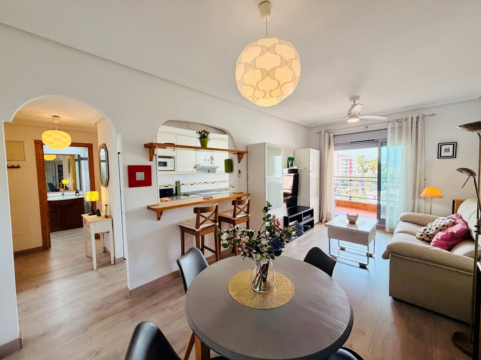 1 makuuhuone Huoneisto myytävänä paikassa Arenales del Sol mukana uima-altaan 
autotalli - 235 000 € (Ref: 9988879)