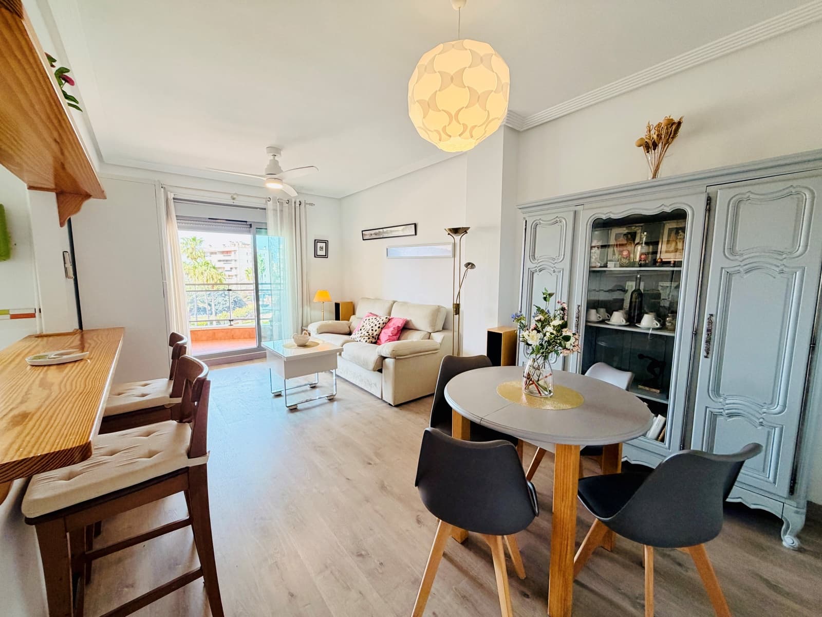 1 makuuhuone Huoneisto myytävänä paikassa Arenales del Sol mukana uima-altaan 
autotalli - 235 000 € (Ref: 9988879)