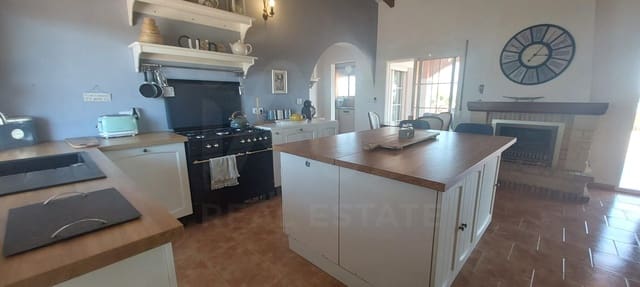 Chalet de 3 habitaciones en Dolores en venta con piscina - 445.000 € (Ref: 9988882)