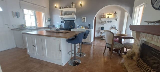 Chalet de 3 habitaciones en Dolores en venta con piscina - 445.000 € (Ref: 9988882)