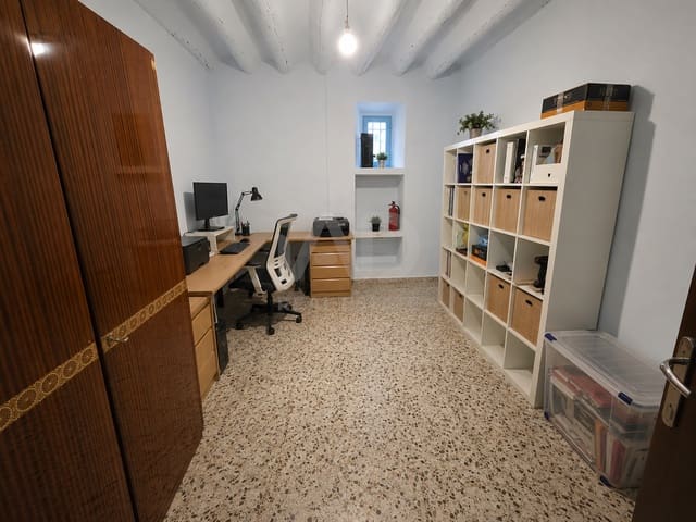 Casa de 3 habitaciones en Albacete ciudad en venta - 39.000 € (Ref: 9988885)