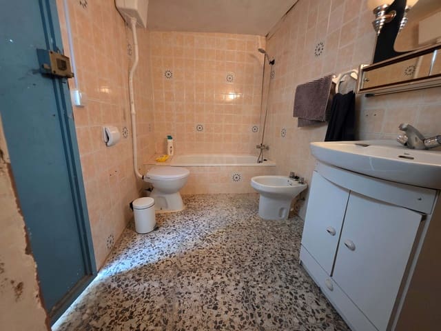 Casa de 3 habitaciones en Albacete ciudad en venta - 39.000 € (Ref: 9988885)