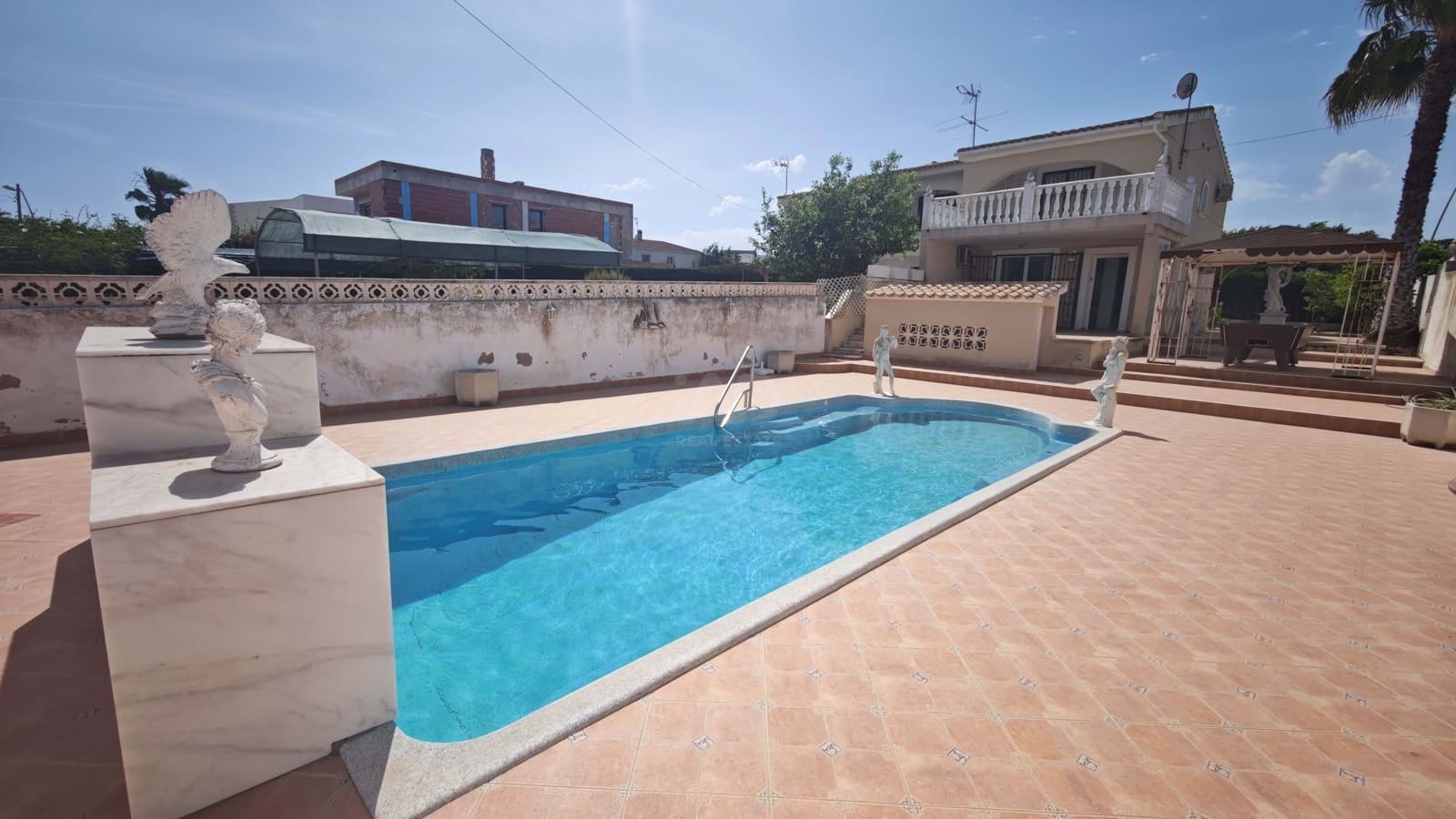 4 Zimmer Reihenhaus zu verkaufen in Alicante / Alacant Stadt mit Pool - 300.000 € (Ref: 9988886)