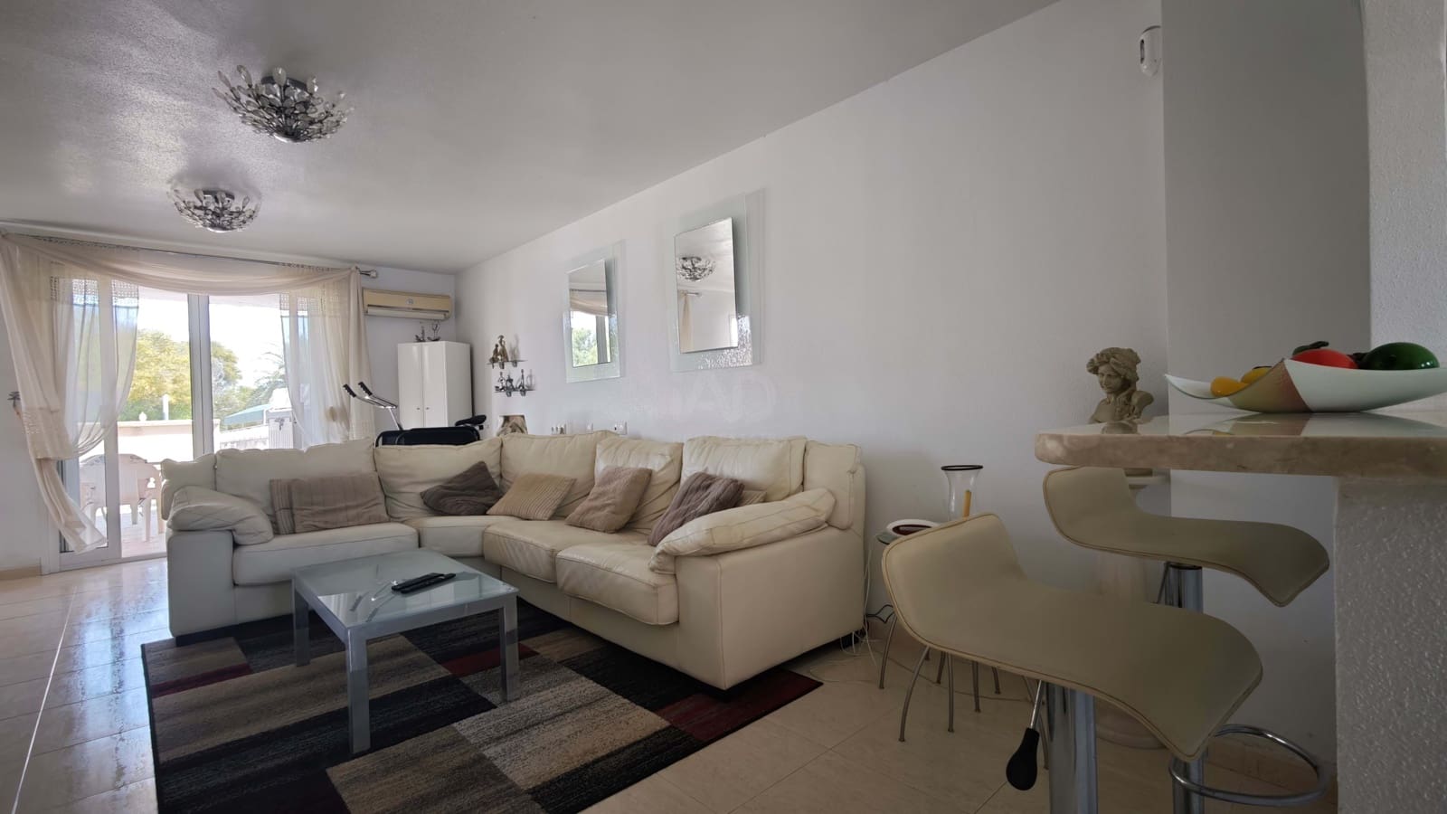 4 Zimmer Reihenhaus zu verkaufen in Alicante / Alacant Stadt mit Pool - 300.000 € (Ref: 9988886)