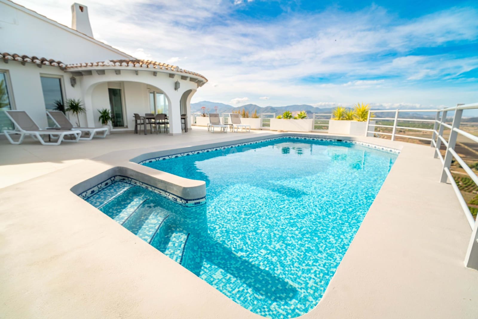5 Zimmer Haus zu verkaufen in Alicante / Alacant Stadt mit Pool - 875.000 € (Ref: 9988889)