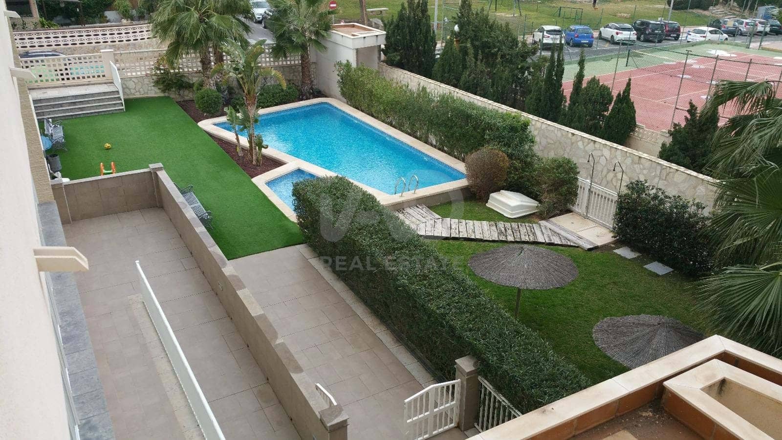 2 soverom Leilighet til salgs i El Campello med svømmebasseng garasje - € 425 000 (Ref: 9988890)