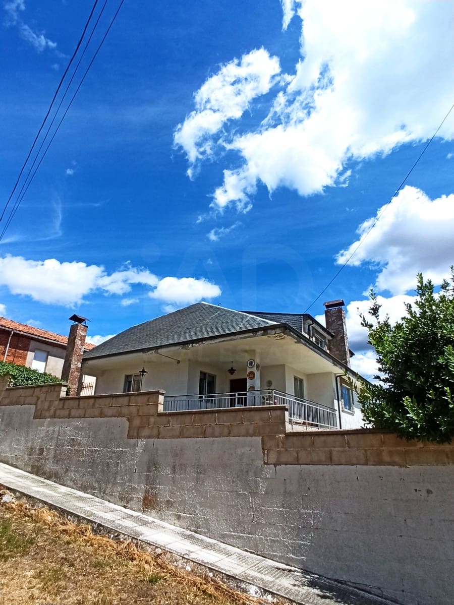 5 soveværelse Villa til salg i Cuadros med swimmingpool garage - € 269.500 (Ref: 9988892)