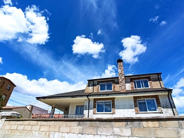 5 chambre Villa/Maison à vendre à Cuadros avec piscine garage - 269 500 € (Ref: 9988892)