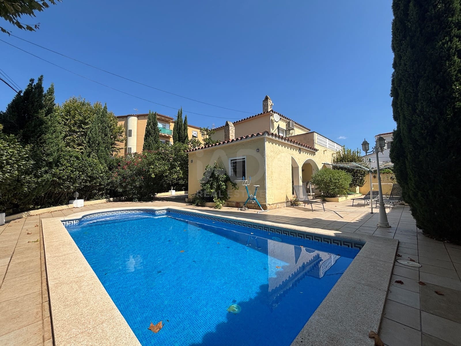 4 slaapkamer Huis te koop in Gerona stad met zwembad garage - € 428.000 (Ref: 9988893)