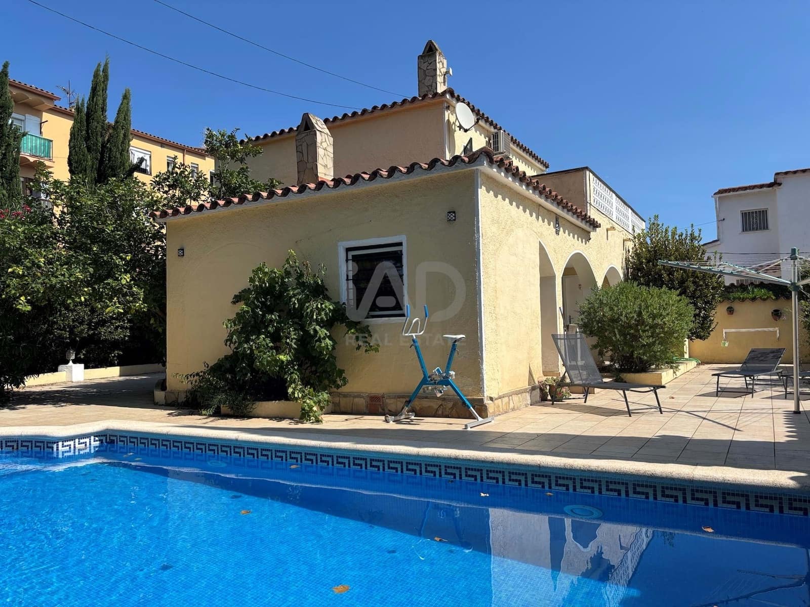 4 slaapkamer Huis te koop in Gerona stad met zwembad garage - € 428.000 (Ref: 9988893)