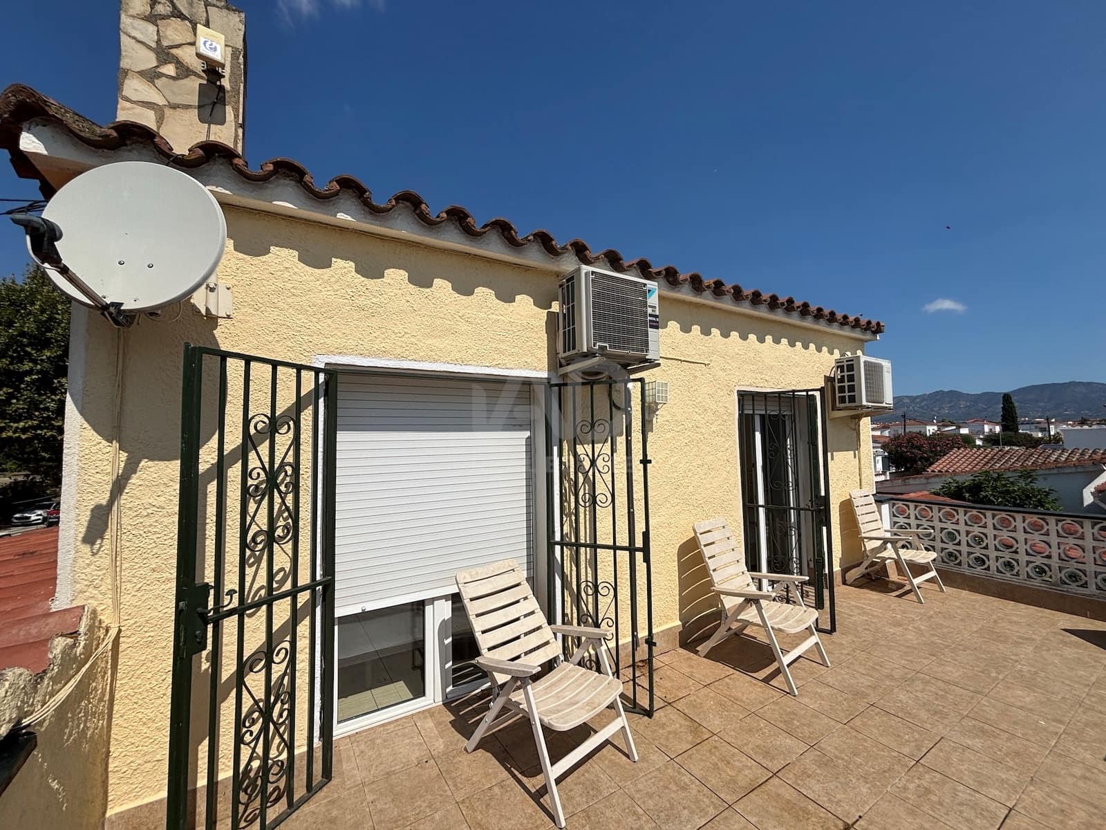 4 slaapkamer Huis te koop in Gerona stad met zwembad garage - € 428.000 (Ref: 9988893)