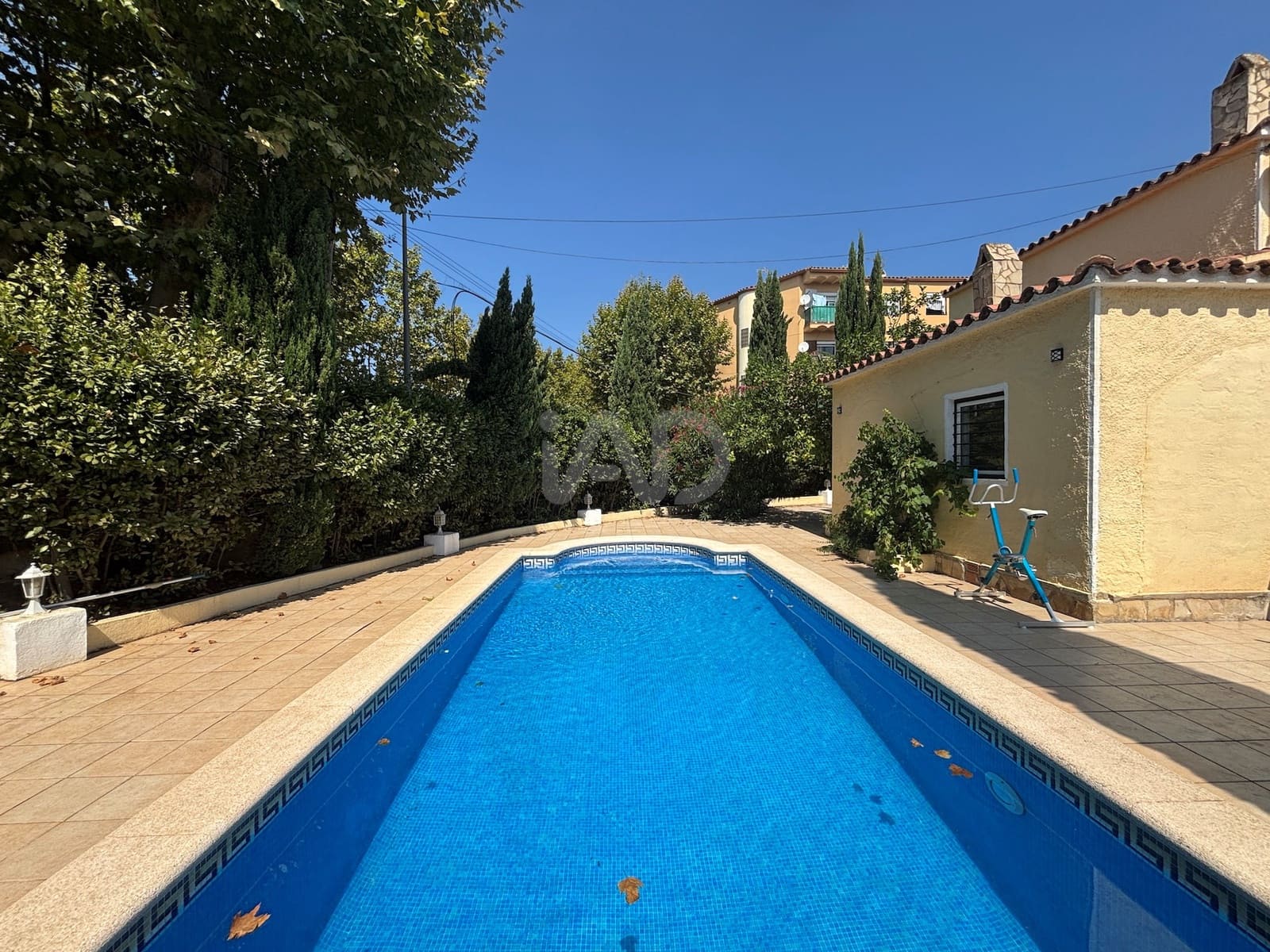 4 slaapkamer Huis te koop in Gerona stad met zwembad garage - € 428.000 (Ref: 9988893)