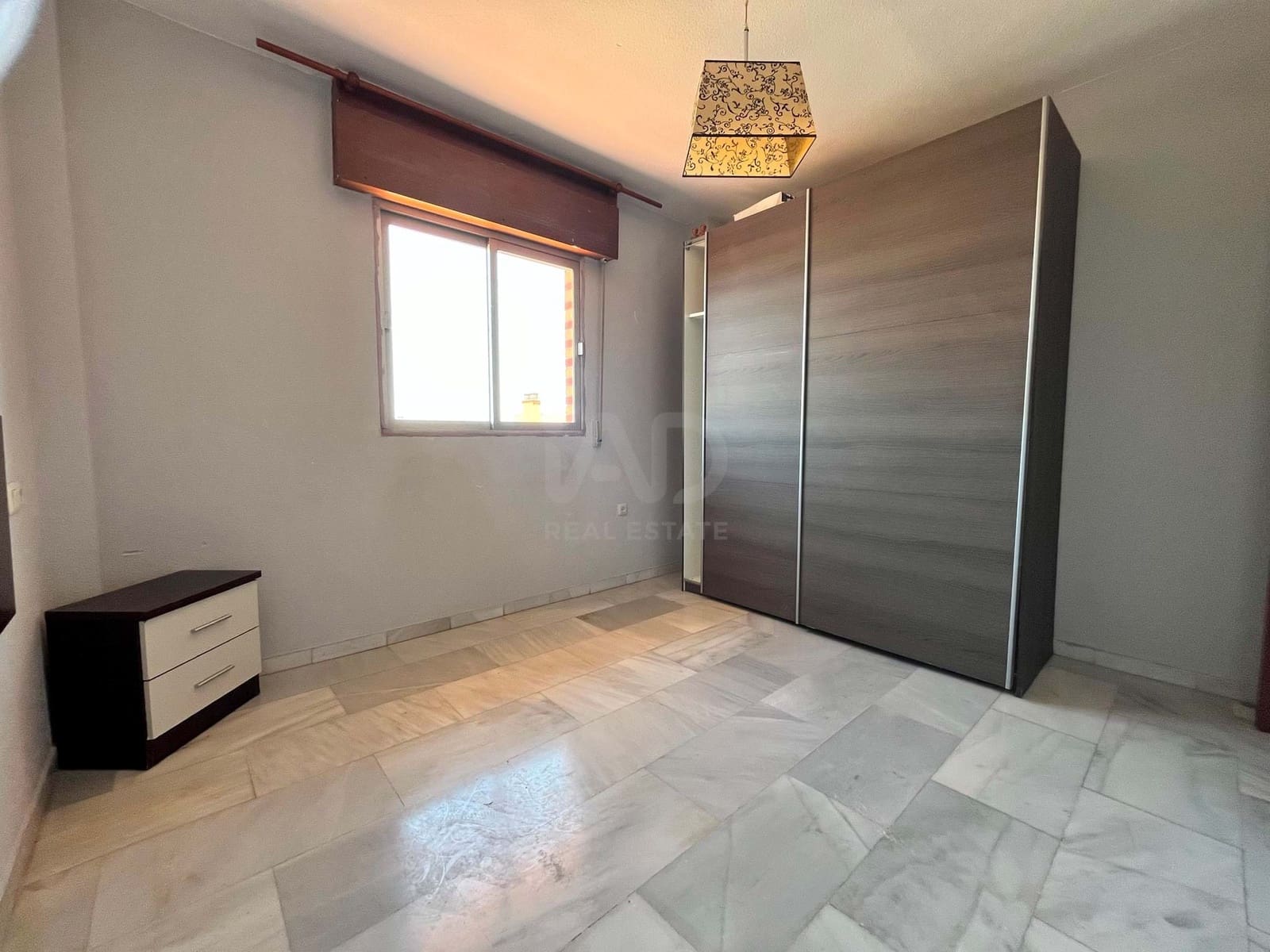 Apartamento de 2 habitaciones en Granada ciudad en venta con garaje - 89.000 € (Ref: 9988897)